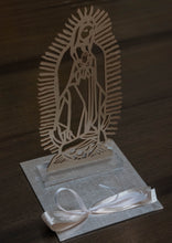 Cargar imagen en el visor de la galería, Virgen de Guadalupe acrílico color oro
