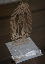 Cargar imagen en el visor de la galería, Virgen de Guadalupe acrílico color oro
