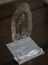 Cargar imagen en el visor de la galería, Virgen de Guadalupe acrílico transparente
